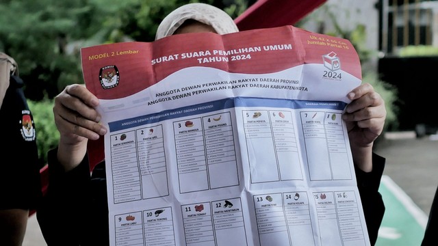 Simulasi pemungutan suara di KPU. Foto: Jamal Ramadhan/kumparan