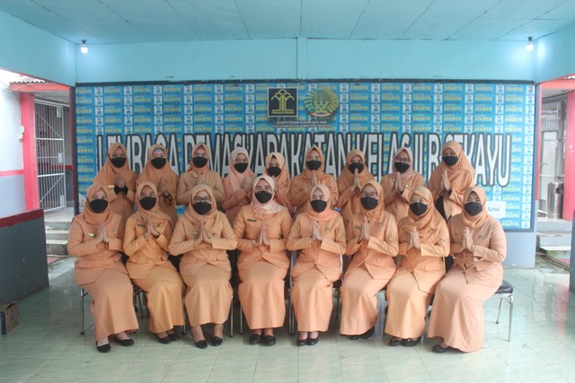 Ibu-ibu anggota Dharma Wanita Persatuan Lapas Sekayu Kanwil Kemenkumham Sumsel adakan pertemuan rutin sekaligus Halal Bihalal antar sesama anggota, Jum'at (6/5/2022). Sumber foto: Humas Lapas Sekayu