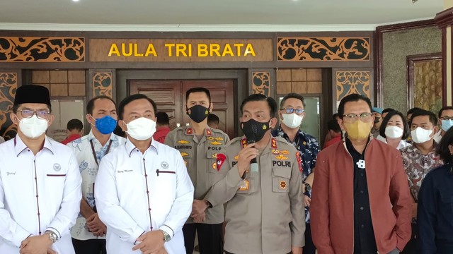 Kapolda Sumut Irjen Pol RZ Panca Putra saat memaparkan penahanan 8 tersangka kasus kerangkeng manusia rumah Bupati Langkat. Foto: Dok. Istimewa