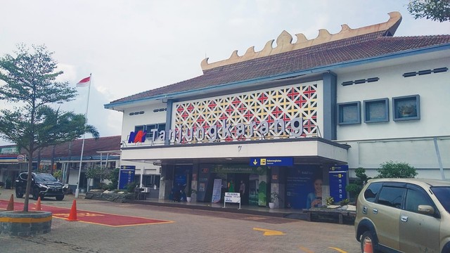 Stasiun KAI Divre IV Tanjung Karang. | Foto: Bella Sardio/ Lampung Geh