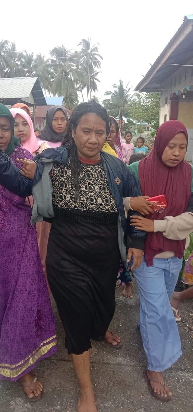 Camat Teor Indah Adhayati Rumakway selamat dari kecelakaan Longboat. Foto: Dok. Istimewa