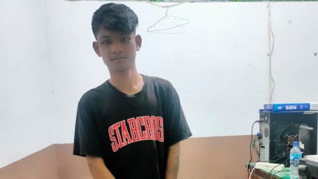 BP (18) pemuda yang menenteng arit masuk kampung Badran, Kecamatan Jetis, Kota Yogyakarta, pada Kamis (7/4/2022). Foto: Dok. Istimewa