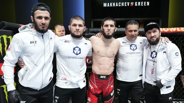 Tangguhnya Islam Makhachev, Lampaui Rekor Khabib Usai Robohkan Bobby ...