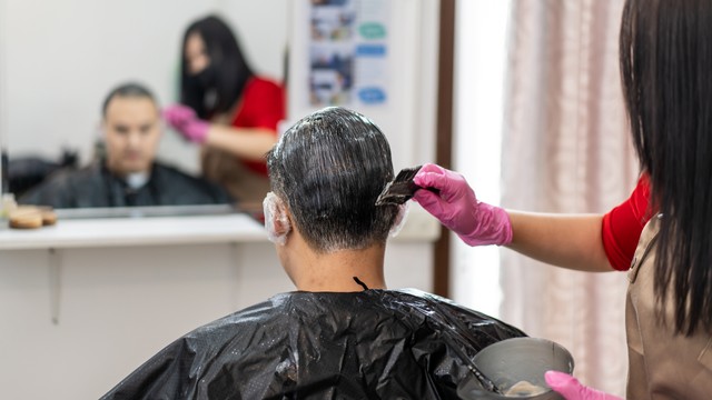 Ilustrasi potong rambut low fade untuk pria. Foto: DG FotoStock/Shutterstock