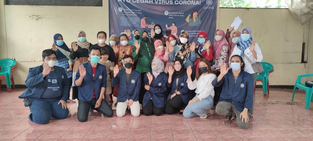 Mahasiswa KKN Kelompok M9 dari Universitas Budi Luhur dan warga RW 03, Kelurahan Joglo, Kembangan, Jakarta Barat