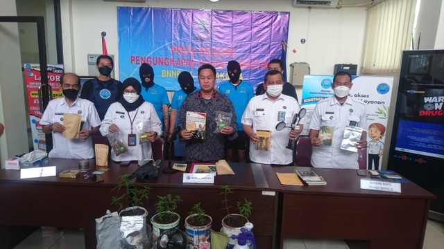 Konferensi pers di Kantor BNNP DIY, Kamis (7/4).