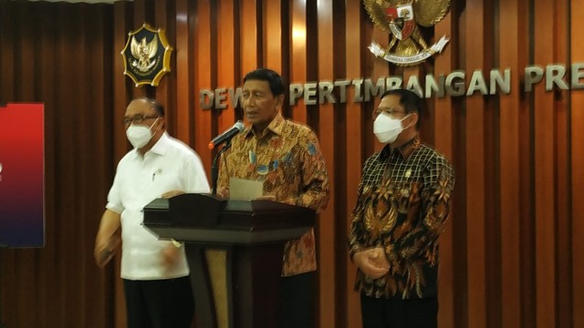 Keterangan pers Wiranto usai menerima BEM Nusantara di Kantornya. Foto: Rafyq Panjaitan/kumparan