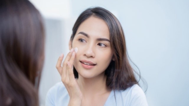 Urutan Pemakaian Skincare Pagi Dan Malam Untuk Pemula | Kumparan.com