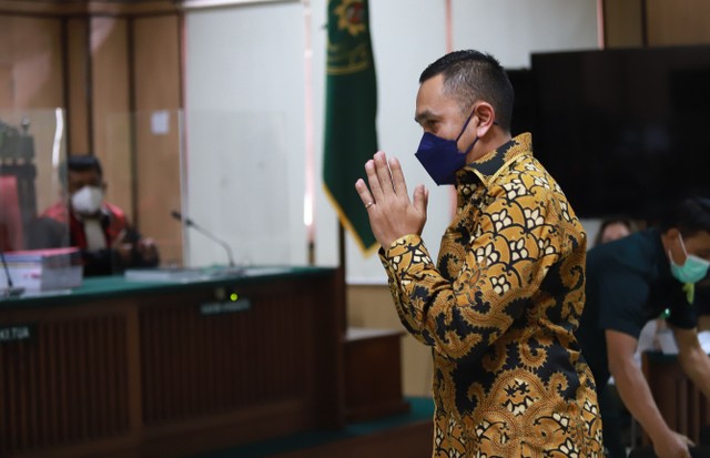 Wakil Ketua Komisi lll DPR RI Ahmad Sahroni saat hadir menjadi saksi terkait terkait kasus dugaan UU ITE tersangka Adam Deni di Pengadilan Negeri Jakarta Utara, Rabu (6/4/2022). Foto: Ronny
