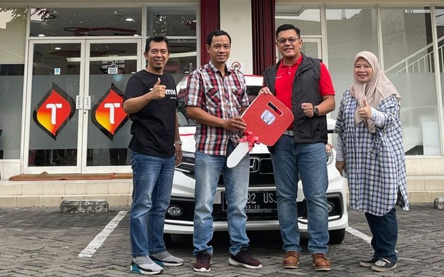 Rajin Tukar Poin, Driver Ojol Dapat Honda Mobilio dari Telkomsel