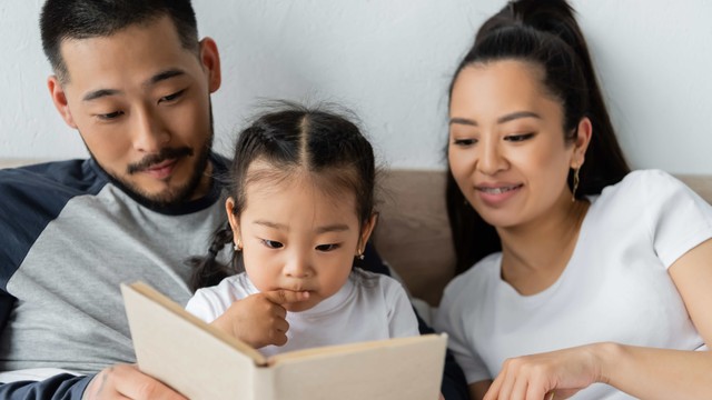 Ilustrasi kedekatan orang tua dan anak. Foto: LightField Studios/Shutterstock