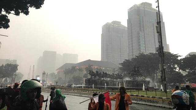 Massa Pendemo 11 April di Depan Monas Bubar Jalan (63687)