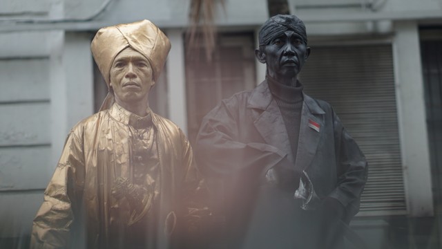 Manusia Patung Pangeran Diponegoro dan Jendral Sudirman. Photo by Irene Zefanya