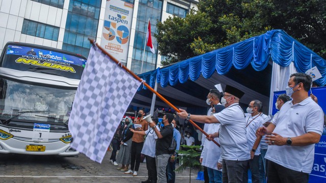 Foto: PT Taspen Lepas Keberangkatan 12 Bus Mudik Gratis Lebaran 2022 Foto: PT Taspen Lepas Keberangkatan 12 Bus Mudik Gratis Lebaran 2022