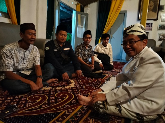 Sultan Aloeda II Rahardjo Djali, ditemui usai acara buka bersama di Keraton Kasepuhan Cirebon.(Juan)