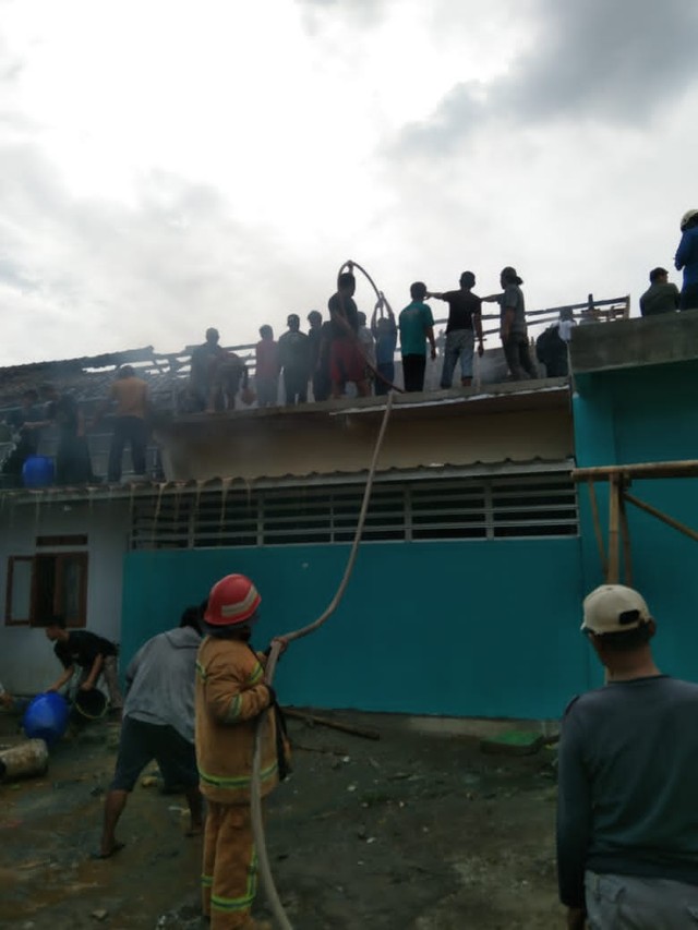 Pondok Pesantren Miftahul Khoirot, Desa Manggungjaya, Kecamatan Cilamaya Kulon, Kabupaten Karawang terbakar. Foto: Dok. Istimewa