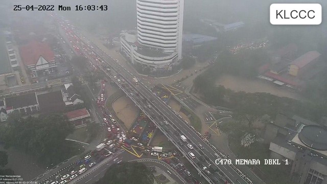 Banjir bandang di sejumlah titik di Kuala Lumpur, Malaysia pada Senin sore (25/4/2022). Foto: Balai Kota Kuala Lumpur (DBKL)