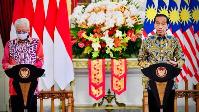 Presiden Republik Indonesia Joko Widodo Menerima Kunjungan Kerja PM Malaysia Ismail Sabri di Istana Merdeka, Jakarta, (1/4/2022). Foto: Laily Rachev/Biro Pers Sekretariat Presiden