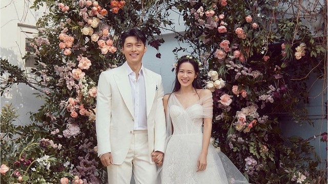 Hyun Bin dan Seon Ye Jin menikah. Foto: Instagram/@vast.ent