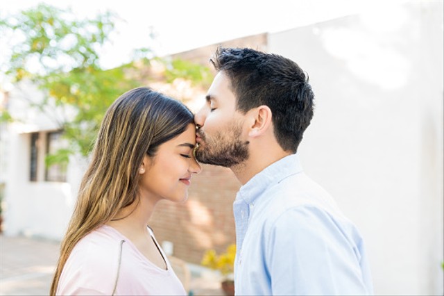 Kenali Arti Ciuman di Kening dari Pasanganmu. Foto: Pixabay