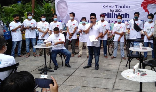 Para relawan asal Jakarta yang tergabung dalam Sahabat Etho mendeklarasikan dukungan terhadap Menteri Badan Usaha Milik Negara (BUMN) Erick Thohir untuk maju menjadi Capres 2024. Foto: Dok. Istimewa