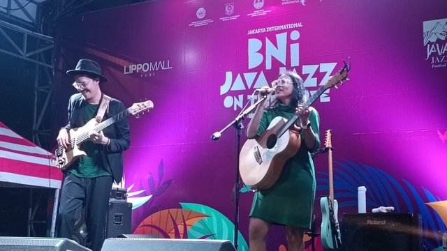 Endah n Rhesa saat di BNI Java Jazz on The Move 2022, di Lippo Mall Puri Indah, Sabtu (30/4/2022). Foto: Fariza Rizky Ananda/kumparan