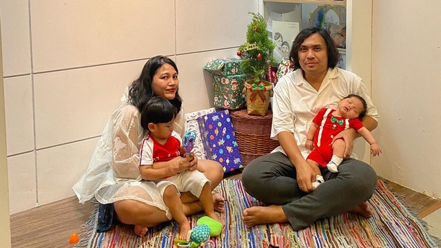 Natasha Abigail dan keluarga. Foto: Instagram/@nastashabigail