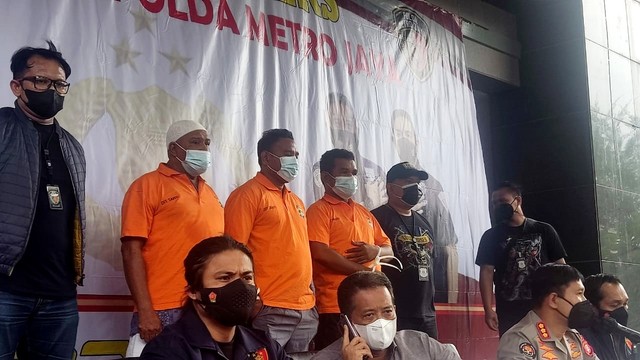 Jumpa pers pengungkapan kasus pengeroyokan Ketua KNPI Haris Pertama, di Polda Metro Jaya, Jakarta, Selasa (22/2/2022). Foto: Jonathan Devin/kumparan