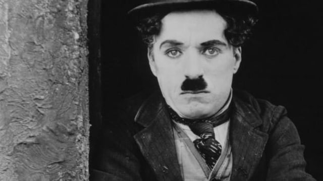 Charlie Chaplin. Dok: biography.