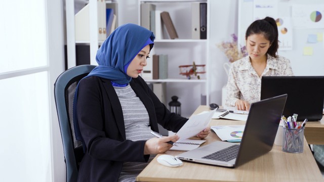 Ilustrasi ibu hamil dengan hijab. Foto: PR Image Factory/Shutterstock