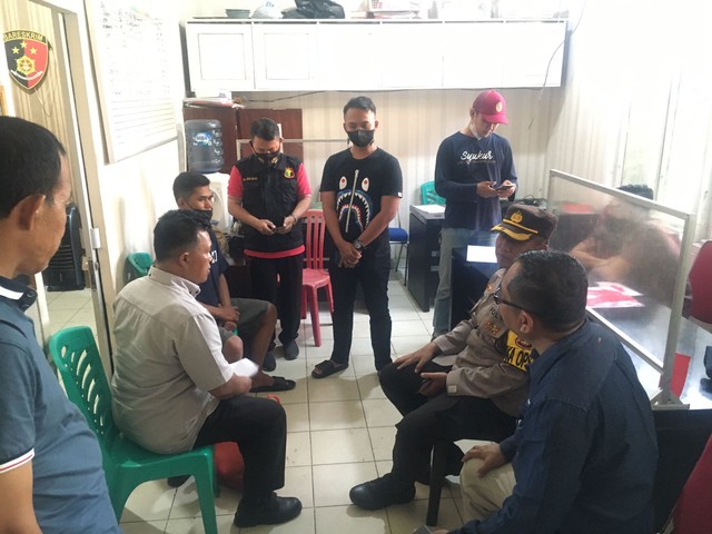 DPO penganiayaan menyerahkan diri ke Polres Lampung Utara. | Foto: Ist