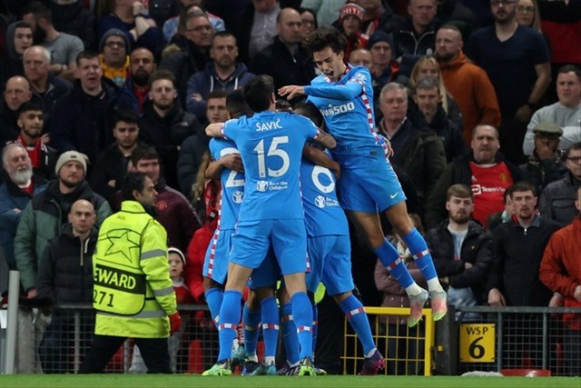 Selebrasi pemain Atletico Madrid usai mencetak gol ke gawang Manchester United pada pertandingan leg kedua babak 16 besar Liga Champions di Old Trafford, Manchester, Inggris.Foto: Phil Noble/REUTERS