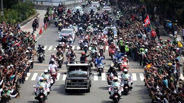 Parade MotoGP di Jalan M.H. Thamrin, Jakarta,  Rabu (16/3/2022). Foto: Aditia Noviansyah/kumparan