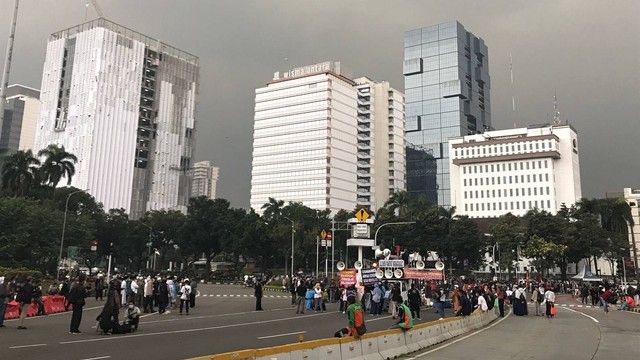 Massa Pendemo 11 April di Depan Monas Bubar Jalan (63682)