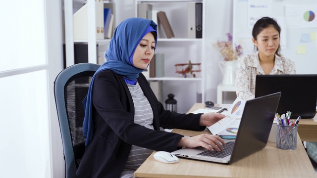 Ilustrasi ibu hamil dengan hijab. Foto: PR Image Factory/Shutterstock