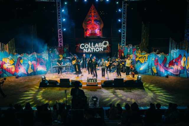 Collabonation Creative City Malang dimeriahkan oleh Sal Priadi, Pamungkas, serta sederet musisi lokal Malang. Foto: Dok. IM3 Ooredoo