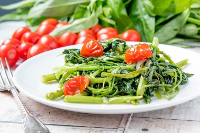 Ilustrasi Cara Menanam Kangkung bagi Pemula. Foto: shutterstock.com