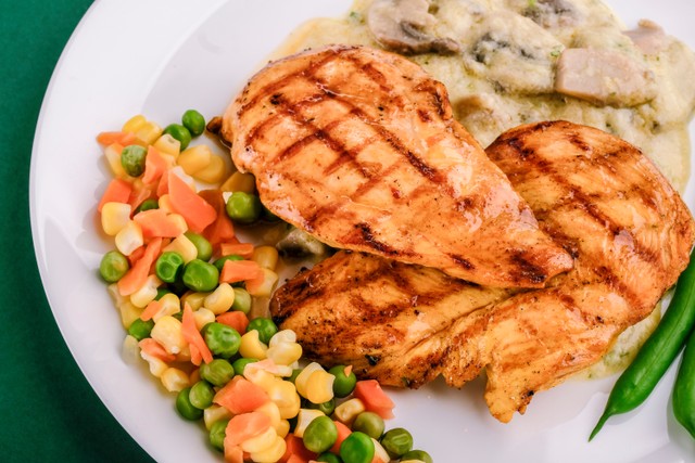 Apa kekurangan dan kelebihan protein hewani? Foto: Unsplash