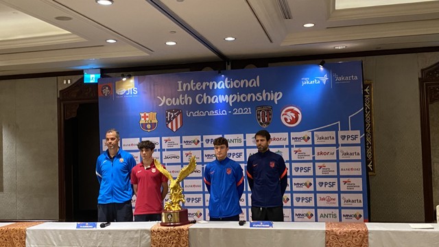 Konferensi pers International Youth Championship (IYC) antara Barcelona U-18 dan Atletico Madrid U-18, Senin (18/4). Foto: Soni Insan Bagus/kumparan