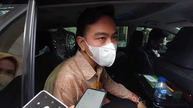 Wali Kota Solo Gibran Rakabuming beri pernyataan soal benda diduga bom, Rabu (30/3). Foto: Dok. Istimewa