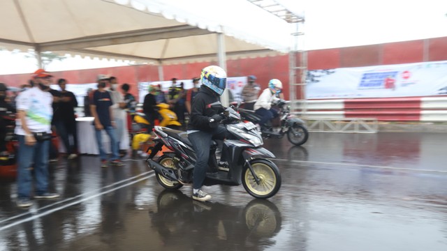 Fastron Enduro Street Race Polda Metro Jaya di BSD, Tangerang. Foto: Muhammad Ikbal/kumparan