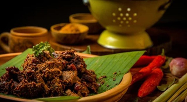 https://www.shutterstock.com/id/image-photo/rendang-daging-sapi-beef-stew-traditional-1745880791