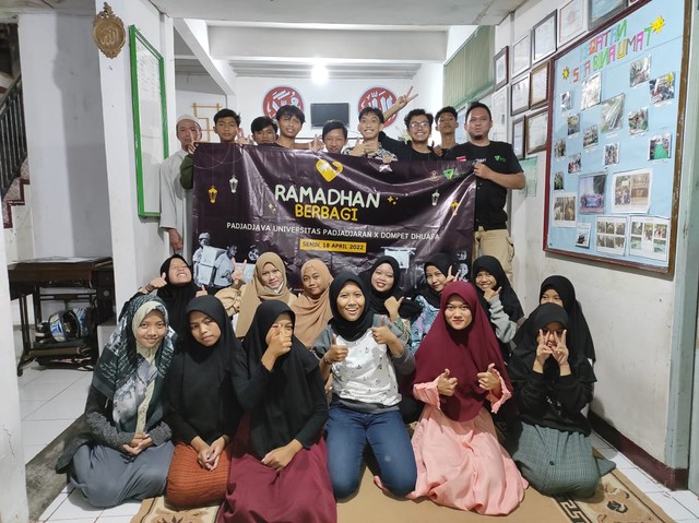 Ramadan 1443 bersama Paguyuban Padjadjava berkolaborAksi dengan Dompet Dhuafa berbagi suka cita di Panti Asuhan Anak Bumi Umat, Rancaekek, Kabupaten Bandung, Jawa Barat (Senin, 18/04)