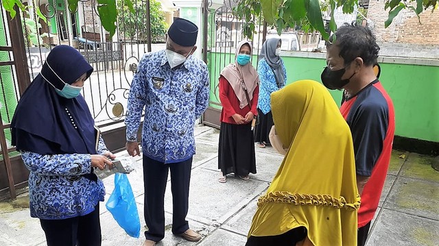 Ratusan Warganya Batuk Pilek, Pemdes Pranan Sukoharjo Borong Obat dan Vitamin (48127)