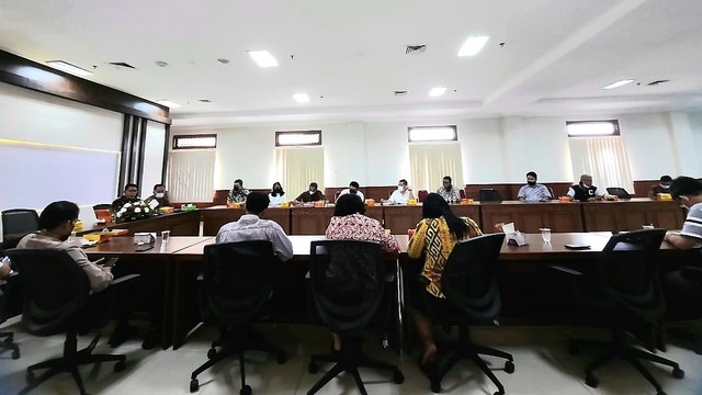 Mediasi pedagang dan manajemen PGS di Balai Kota Solo, Selasa (15/03/2022). FOTO: Fernando Fitusia
