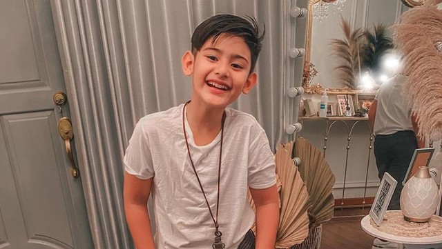 King Faaz, anak dari Fairuz A Rafiq. Foto: Instagram/@kingfaazarafiqreal