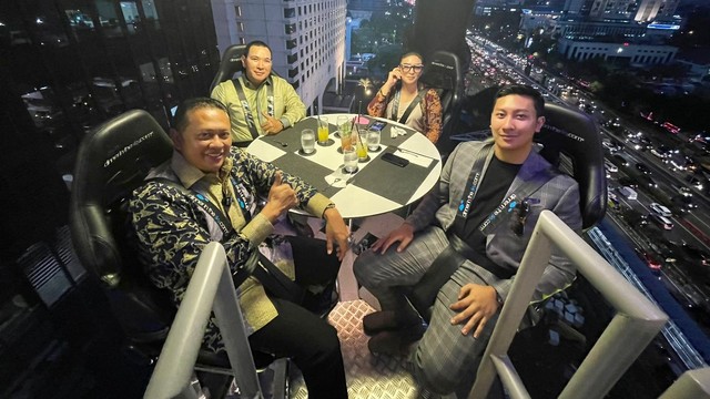 Ketua MPR Bambang Soesatyo resmikan soft opening Lounge in The Sky Indonesia. Foto: MPR RI
