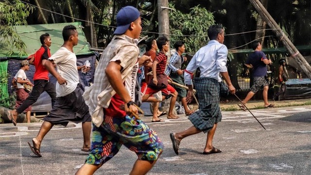 Myanmar: Mengapa Pemrotes Anti-kudeta Militer Kini Memilih Jalan Kekerasan? (121348)