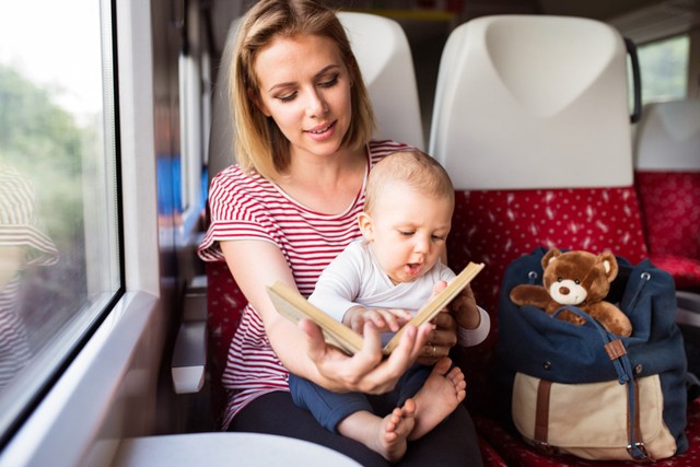 Persiapan Mudik Bawa Bayi agar Tidak Rewel di Perjalanan. Foto: Halfpoint/Shutterstock. 