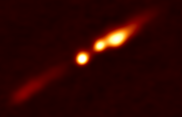Citra radio galaksi terbesar Alcyoneus. Foto: Oei et al/Astronomy and Astrophysics